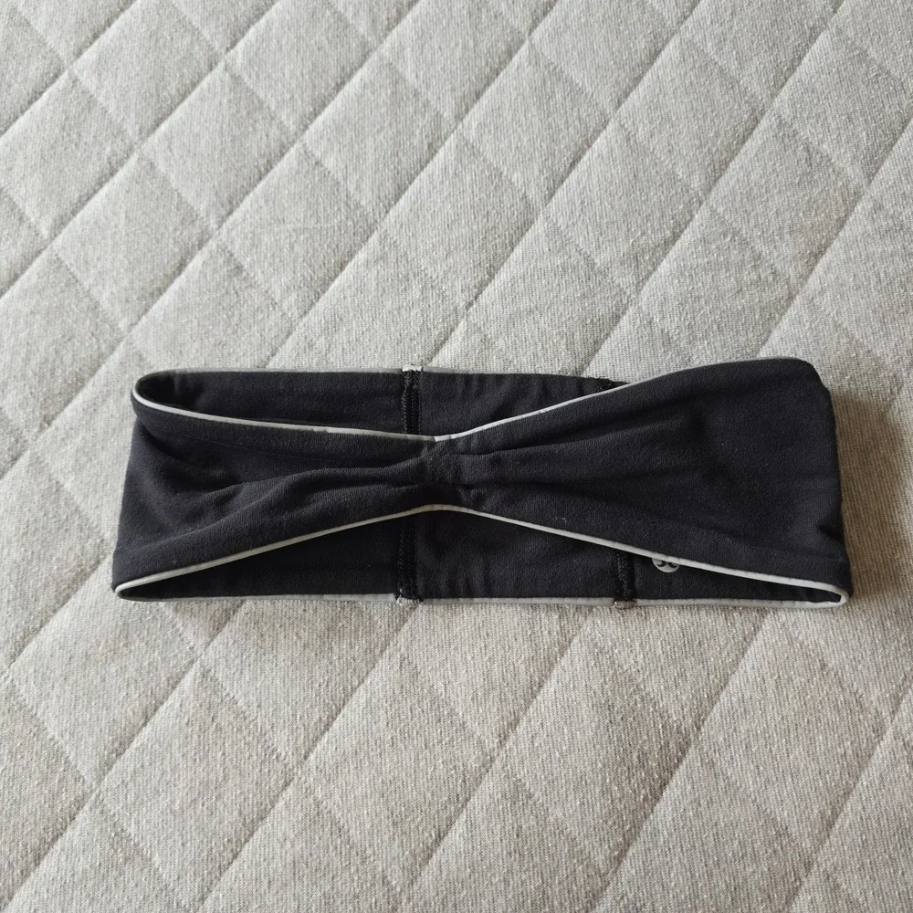 Lululemon Black Earwarmer Set my ponytail free window